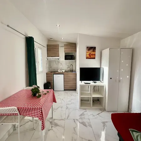 Chemin De Fer Adorable Apartment *