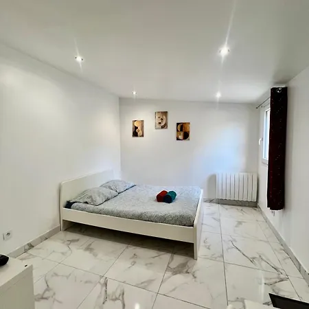 Chemin De Fer Adorable Apartment Gagny