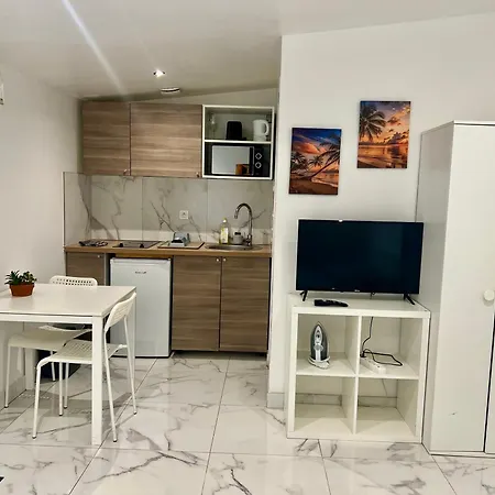 Apartment Chemin De Fer Adorable